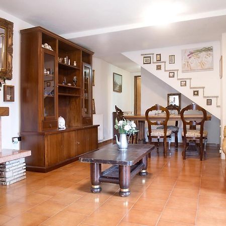 Casa Flora Apartment Porto Ceresio Luaran gambar