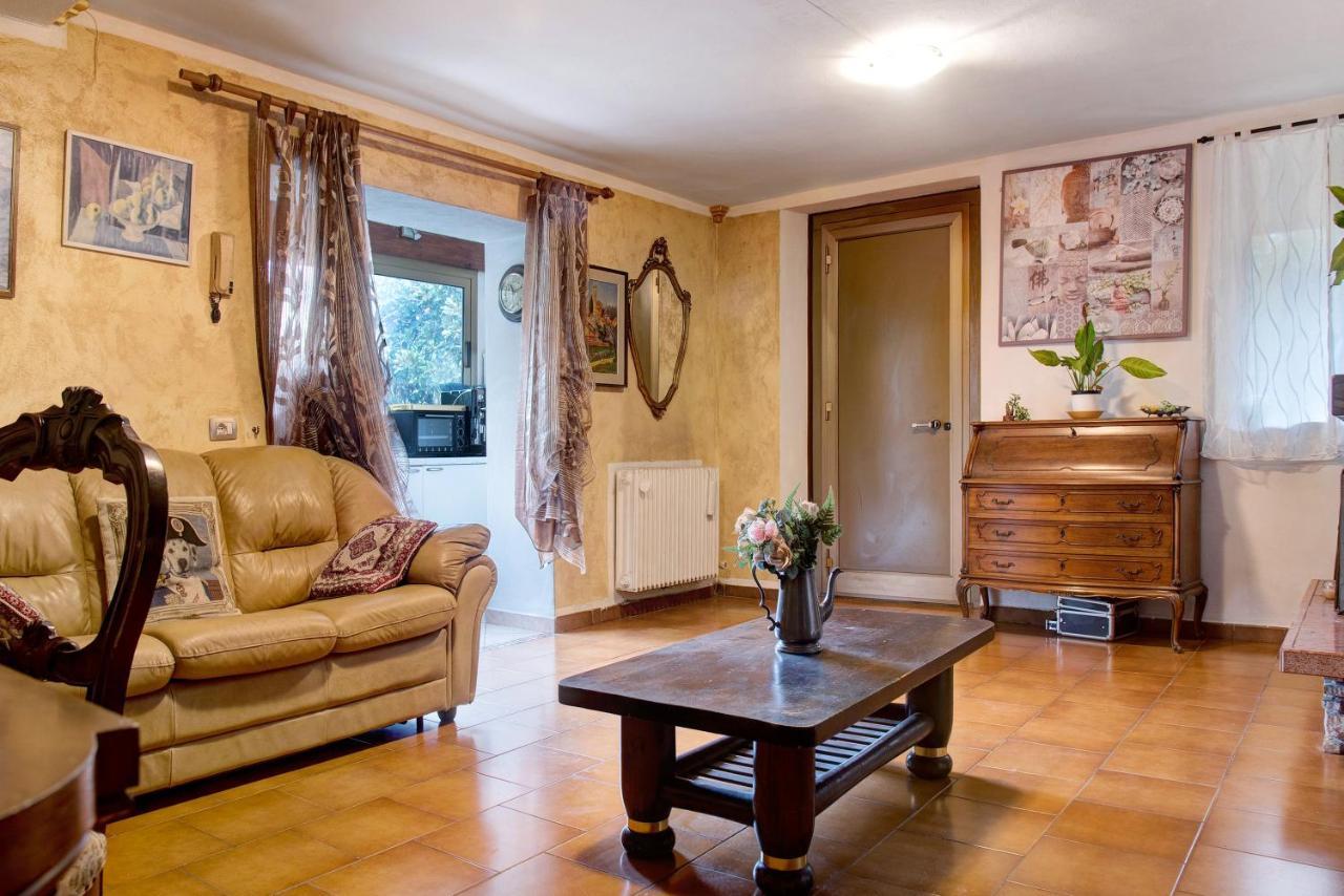 Casa Flora Apartment Porto Ceresio Luaran gambar